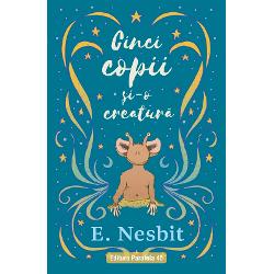 Cinci fra&539;i r&259;ma&537;i acas&259; doar cu servitorii pornesc &icirc;n c&259;utare de noi distrac&539;ii Din momentul &icirc;n care dau peste creatura din nisip via&539;a lor se schimb&259; totalCite&537;te cartea &537;i vei afla cum arat&259; creatura ce puteri are c&acirc;t de greu e s&259;-&539;i pui dorin&539;e dar &537;i ce dificil e s&259; g&259;se&537;ti unele care s&259; nu te bage &icirc;n bucluc a&537;a cum p&259;&539;esc 