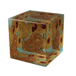 Adu culorile vibrante ale lui Van Gogh pe biroul&nbsp;t&259;u cu acest presse papier inspirat de&nbsp;Floarea-soarelui 1888 a patra versiune&Icirc;n 1887 Van Gogh a pictat patru naturi statice cu floarea-soarelui la Paris care au fost foarte apreciate de prietenul s&259;u apropiat Paul 