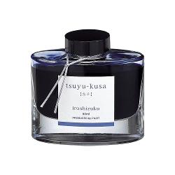 Cerneala Pilot Iroshizuku Floare de nu ma uita 50 ml albastru Numele “Iroshizuku” este o combinatie de cuvinte japoneze “iro”culoare pe de o parte exprima un standard inalt si o mare varietate de culori iar “shizuku” picaturi sugereaza insasi imaginea picaturilor de apa Fiecare culoare poarta numele unui peisaj japonez acest lucru intensificand si mai mult unicitatea fiecarei culori Pilot si-a fabricat dintotdeauna propriile cerneluri ce sunt 