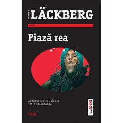 Al patrulea roman din seria Fj auml llbacka  Desi aflat departe de agitatia metropolei suedeze oraselul Fj auml llbacka este din nou scena unor intamplari stranii Detectivul Patrik Hedstrom este chemat sa investigheze un accident de masina Atunci cand un al doilea accident similar are loc Hedstrom incepe sa se intrebe daca nu cumva are de a face cu un criminal In acelasi timp in Fj auml llbacka soseste o echipa de televiziune pentru a filma o emisiune de tip reality show Atentia mediatica de 