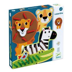 Contine 4 animale din lemn pe care copilul va putea sa completeze detalii specifice cu sirete colorate Zebra va avea toate dungile leul o coama bogatasi tot asa pe masura ce copilul va deveni tot mai indemanaticAjuta la dezvoltarea motricitatii fine a coordonarii ochi-manaConfectionat din lemn cu vopsele non-toxice conform reglementarilor EN71&ASTMAVERTISMENT Contraindicat copiilor sub 2 ani Contine siret lung pericol de strangulare A se folosi sub 