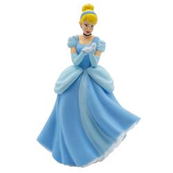 Cenusareasa&nbsp;e o fata frumoasa care ramane singura pe lume si trebuie sa se mute cu mama sa vitrega fiind scoasa din familie si devenind o servitoare in propria ei casa Cand ea vrea sa mearga la balul organizat de rege mama ei vitrega nu o lasa sa se imbrace cu hainele ei mai vechi desi erau foarte frumoase ci le pregateste pe cele doua fiice ale sale pentru ca ele sa fie cele mai frumoase incercand sa il impresioneze pe printRamanand singura 