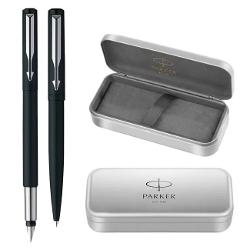 Set elegant Parker Vector compus din stilou si pix metalic disponibile in&nbsp;finisaje variate Ideal pentru birou sau cadou&nbsp;setul include o cutie metalica&nbsp;din aluminiu ce poate fi utilizata pentru depozitare si transport&nbsp;Design clasic functionalitate excelenta si calitate recunoscuta Parker &ndash; un cadou potrivit pentru orice ocazie specialaSetul Parker Vector are un design cu forma bazata pe linii drepte 