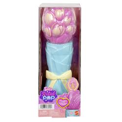 Barbie Petal Pop Papusa Barbie Lalea Roz este o jucarie surpriza creativa si plina de magie care ascunde in interior o papusa si accesorii adorabile Ambalajul in forma de floare cu petale colorate si design elegant se deschide pentru a dezvalui sau experienta de unboxing captivanta In interior se afla o papusa Barbie si un mic companion oferind multiple posibilitati de joaca si povesti imaginative Texturile culorile pastelate si detaliile florale stimuleaza simturile si creativitatea 
