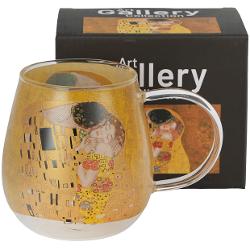 Can&259; de sticl&259;&nbsp;&nbsp;THE&nbsp;KISS CLASSIC&nbsp;din colectia&nbsp;Galeria de Art&259; G Klimt&nbsp;&nbsp;&nbsp;&nbsp;este&nbsp;fabricat&259; din cristal f&259;r&259; plumb combin&acirc;nd elegan&539;a cristalului clasic cu siguran&539;a tehnologiei moderne Acest material impresioneaz&259; prin claritatea sa excep&539;ional&259; str&259;lucirea &537;i durabilitatea 