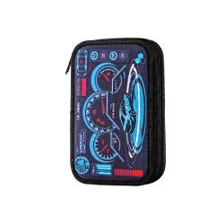 Penar &537;colar dublu &ndash; model bord de ma&537;in&259; compartimentatPenarul &537;colar dublu Bord de ma&537;in&259; este alegerea ideal&259; pentru b&259;ie&539;ii pasiona&539;i de ma&537;ini &537;i vitez&259; oferind un design modern inspirat din bordul unei ma&537;ini sport Cu un imprimeu atractiv &icirc;n nuan&539;e de negru albastru &537;i 