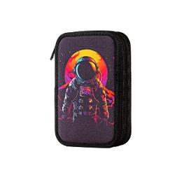 Penar &537;colar dublu &ndash; model astronaut compartimentatPenarul &537;colar dublu Astronaut este alegerea ideal&259; pentru copiii pasiona&539;i de univers spa&539;iu &537;i aventur&259; Cu un design spectaculos ce ilustreaz&259; un astronaut pe un fundal cosmic &icirc;n nuan&539;e vibrante de portocaliu ro&537;u &537;i mov 