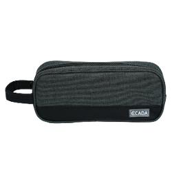 Penar 1 fermoar borset&259; ECADA 78502 &ndash; compact rezistent &537;i u&537;or de utilizatPenarul tip borset&259; ECADA 78502 este alegerea perfect&259; pentru cei care prefer&259; un accesoriu simplu practic &537;i eficient pentru organizarea instrumentelor de scris Cu un design modern &icirc;n culori negru &537;i gri acest penar se potrive&537;te at&acirc;t 