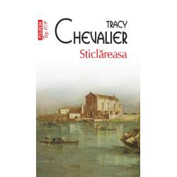 &Icirc;n acest superb roman suntem invita&355;i &icirc;ntr-o c&259;l&259;torie prin mai multe epoci pe m&259;sur&259; ce Vene&355;ia evolueaz&259; p&259;str&acirc;ndu-&351;i totu&351;i misterul &351;i frumuse&355;ea hipnotic&259; &Icirc;n centrul pove&351;tii se afl&259; Orsola Rosso o sticl&259;reas&259; remarcabil&259; ale c&259;rei via&355;&259; &351;i art&259; transcend limitele timpului Prin talentul &351;i &icirc;nd&acirc;rjirea ei Orsola &icirc;&351;i 