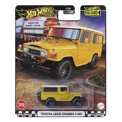 Colectia de caroserie din metal la scara 164 reproduce vehiculele preferate de fani cu anvelope reale Real Rider si grafica personalizata Fiecare model are decoratiuni speciale si ambalaje numerotate Le poti adauga pe toate in colectia ta Fiecare se vinde separat si in functie de disponibilitate Culorile si decoratiunile pot varia Acest pachet contine masinuta Toyota Land Cruiser FJ43