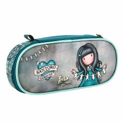 Penar cu fermoar complet Gorjuss I Found my Family in a Book 23 x 10 x 6 cm poliester Penarul cu fermoar complet I Found my Family in a Book este un accesoriu esential pentru scoala ideal pentru a pastra in siguranta rechizitele Practic si stilat ofera acces rapid la continut datorita buzunarului interior din plasa cu fermoarCu un design inspirat de personajele clasice Gorjuss si un cursor in forma de inima este potrivit pentru organizare zilnica in 