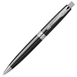 Pixul Parker Aster Black CT impresioneaza prin designul elegant si finisajele moderne fiind alegerea ideala pentru cei care apreciaza instrumentele de scris rafinate Corpul din alama este acoperit cu lac negru lucios si completat armonios de accesoriile din alama cromata si clipul din otel inoxidabil cromat Mecanismul click asigura o utilizare rapida si confortabila iar mina Parker ofera o experienta de scriere fluida si precisa Un pix clasic si versatil potrivit atat pentru utilizarea 