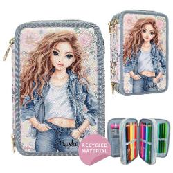Juc&259;u&537; dar casual penarul TOPModel are un motiv cool cu &8203;&8203;model &icirc;n aspect denim pe fa&539;&259; &537;i un model floral pe un fundal crem de jur &icirc;mprejur Marginile &537;i fermoarele sunt albastru deschis Cele trei compartimente separate sunt complet echipate cu 18 creioane colorate &537;i markere o radier&259; foarfece o rigl&259; 2 creioane un stick de lipici un ascu&539;itor &537;i un buzunar mic cu velcro