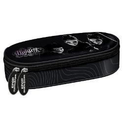 Penarul neechipat oval St Majewski din colec&539;ia K-POP Demon Hunters cod 304880 asigur&259; o organizare impecabil&259; &537;i o atmosfer&259; plin&259; de energie aventur&259; &537;i modernitate rechizitelor &537;colare Cu o structur&259; ergonomic&259; rigidizat&259; de tip borset&259; &537;i o singur&259; deschidere principal&259; acest model este special conceput pentru a optimiza spa&539;iul din ghiozdan oferind un volum interior 