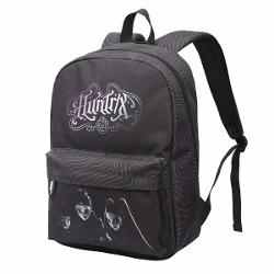 Ghiozdanul Demon Hunter BP-33 este practic si stilat conceput pentru cei care au nevoie de spatiu de depozitare si protectie pentru dispozitivele electronice Realizat din material impermeabil acest ghiozdan ofera protectie continutului in diverse conditii meteoCaracteristiciDesign tematic Demon HunterMaterial impermeabilBaza intarita cu spuma pentru protectie suplimentaraElemente reflectorizante pentru siguranta in conditii de 