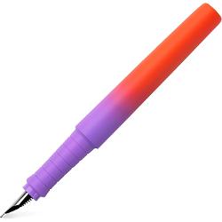 Stilou Faber-Castell cu un gradient elegant de culoare care trece u&537;or de la violet la portocaliu coral cre&acirc;nd un accesoriu atractiv din punct de vedere vizual pentru studen&539;i profesioni&537;ti &537;i pasiona&539;i de scrisEchipat cu penita&nbsp;din o&539;el 