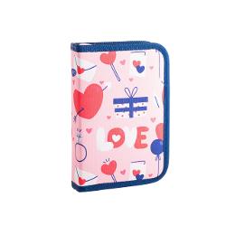 Penarul echipat DACO Pink este un accesoriu esen&539;ial pentru &537;coal&259; conceput pentru organizarea practic&259; a instrumentelor de scris &537;i a accesoriilor necesare zilnic Cu un design modern &537;i imprimeu vesel acest penar este potrivit pentru elevii care apreciaz&259; produsele func&539;ionale dar &537;i atractive vizualPenarele DACO sunt realizate din materiale de calitate &537;i 