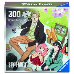 Puzzle-urile Fandom Ravensburger se asambleaza mult mai rapid decat alte formate de puzzle Sunt suficiente doar 2030 de minute pentru a completa acest puzzle de 300 de piese Puzzle-urile contin modele unice placute de asamblat si care arata minunat ca imagine finala Este un antrenament excelent pentru minte ideal pentru cei care cauta o modalitate de relaxare dar care doresc totodata sa-si antreneze creierul si memoria Puzzle-urile sunt realizate din carton gros cu strat moale de 