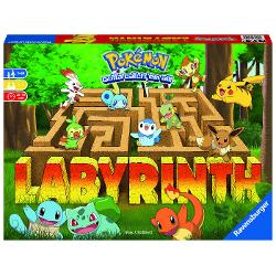 Jocul Pokemon Labirint ii provoaca pe jucatori sa exploreze un labirint aflat in continua schimbare pentru a gasi personajele Pokemon preferate La fiecare tura o piesa este introdusa pe tabla pentru a deplasa culoarele si a crea un traseu nou dupa care jucatorul isi muta pionul spre obiectivul dorit Jocul dezvolta gandirea strategica atentia si capacitatea de planificare oferind de fiecare data o experienta diferita Potrivit pentru 2-4 jucatori cu varsta intre 7 si 99 de ani Durata 
