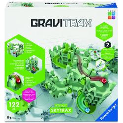 GraviTrax Skytrax noi inaltimi noi trucuri si posibilitati nelimitate de constructie Acest set inovator aduce in lumea constructiilor cu bile o noua dimensiune a distractiei Datorita placilor special concepute Skytrax bilele pot cadea prin elemente pot fi capturate si apoi conectate in poduri spectaculoase Sistemul permite construirea unor structuri mai inalte mai dinamice si mai creative in care bilele aluneca se rotesc si accelereaza in jurul unor turnuri impresionante Skytrax 
