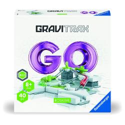 Descopera lumea fascinanta GraviTrax cu setul de constructie Rotativ conceput pentru realizarea unor trasee spectaculoase pentru bile Cele 40 de piese permit construirea unui circuit dinamic prevazut cu elemente rotative care schimba directia si adauga mai multa actiune fiecarei curse Copiii pot experimenta cu gravitatia viteza si miscarea dezvoltandu-si gandirea logica creativitatea si abilitatile de rezolvare a problemelor Setul reprezinta o introducere potrivita in universul GraviTrax 