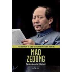 Mao Zedong este una dintre cele mai interesante figuri istorice ale secolului XX si una dintre cele mai controversate personalitati ale tuturor timpurilor Numele sau va fi asociat pentru totdeauna cu triumful Chinei comuniste in Razboiul Civil si cu o ideologie maoismul care a avut milioane de adepti ferventi si de detractori in intreaga lume Mao a fost bibliotecar poet militar teoretician revolutionar si presedinte Un om care de-a lungul vietii sale a reusit sa invinga &ndash; sau 