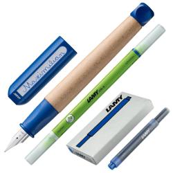 Un pachet ideal pentru primii pa&537;i &icirc;n scriere&nbsp;stiloul LAMY ABC conceput special pentru &icirc;ncep&259;tori&nbsp;pic cu rescriere LAMY F&nbsp;pentru corecturi rapide &537;i&nbsp;5 patroane de cerneal&259; albastr&259; Practic complet &537;i potrivit pentru &537;coal&259;Setul contine&nbsp;Stilou pentru mana dreapta Lamy ABCp idshortDesc 