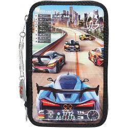 Penarul triplu &537;colar&nbsp;Depesche Action World&nbsp;cu tematic&259; Gaming este companionul ideal pentru tinerii pasiona&539;i de curse auto &537;i jocuri video Confec&539;ionat din 100 poliester penarul este durabil &537;i rezistent la utilizarea zilnic&259; men&539;in&acirc;nd &icirc;n acela&537;i timp toate materialele &537;colare organizate &537;i u&537;or accesibile &Icirc;n fa&539;&259; pe penar ve&539;i g&259;si o scen&259; 