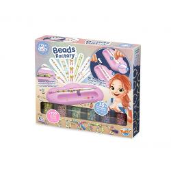Alege un card &537;i urmeaz&259; modelul pentru a crea cu u&537;urin&539;&259; 15 br&259;&539;&259;ri colorate folosind cele 700 de m&259;rgele &537;i pandantive incluse Acele incluse transform&259; &icirc;n&537;irarea &icirc;ntr-o joac&259; de copii pur &537;i simplu gliseaz&259; m&259;rgelele pe ac apoi treci firul prin urechea acului trage iar m&259;rgelele se &icirc;n&537;ir&259; singureDatorit&259; celor dou&259; pozi&539;ii ale acului po&539;i 