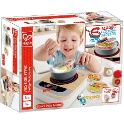 invata sa gatesti cu acest aragaz Are un ventilator incorporat Fara caldura Include sase retete pe trei discuri de pasla o spatula metalica si un set de recipiente cu sare si piper Pregatiti mesele pentru prietenii si familia dvs ca un adevarat bucatar Alegeti o reteta porniti aragazul si amestecati mancarea Aragazul se va opri automat daca nu este utilizat timp de 90 de secunde &bull Ventilatorul din aragaz face ca alimentele sa se miste realist in tigaie Comutatorul senzorului 