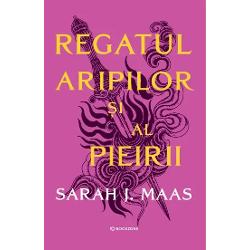 Feyre se &icirc;ntoarce &icirc;n Regatul Prim&259;verii purt&acirc;nd o masc&259; pe care nimeni nu trebuie s&259; o vad&259; c&259;z&acirc;nd Nu mai este fata care a trecut c&acirc;ndva Zidul f&259;r&259; s&259; &537;tie ce o a&537;teapt&259; Acum &icirc;&537;i cunoa&537;te puterea &icirc;&537;i &537;tie du&537;manii &537;i &537;tie exact c&acirc;t de periculos poate fi adev&259;rul &icirc;n m&acirc;inile celor care nu trebuie s&259;-l afle&Icirc;n timp ce 
