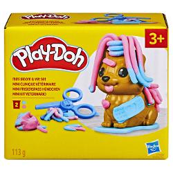 Setul Play-Doh Mini ofera copiilor o modalitate distractiva de a modela si crea diferite forme din plastilina Cu ajutorul presei si al accesoriilor incluse plastilina poate fi presata prin diverse sabloane pentru a obtine modele forme si decoratiuni variate Setul include 2 recipiente cu plastilina Play-Doh in culori diferite cu o cantitate totala de 113 g precum si accesorii pentru modelare si decupare Activitatea stimuleaza creativitatea imaginatia indemanarea si motricitatea fina 
