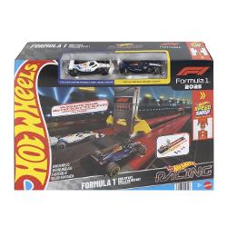 Circuitul de curse Hot Wheels Racing Grid Start Formula 1 2025 aduce emotia curselor de Formula 1 in universul Hot Wheels Setul permite copiilor sa organizeze curse rapide si competitii de reactie lansand simultan cele doua masinute incluse pe pista pentru a vedea cine ajunge primul la final Circuitul este inspirat de grila de start Formula 1 si include elemente tematice F1 precum turnul de start pista de curse si sistemul Hot Wheels Speed Snap conceput pentru o asamblare rapida si usoara 
