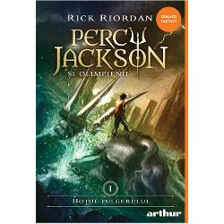 &bdquo;Ho&539;ul fulgerului&rdquo; este povestea unei aventuri spectaculoase de un umor savuros despre prietenie curaj &537;i loialitatePercy Jackson este la prima vedere un pu&351;ti obi&351;nuit din America zilelor noastre Dar c&acirc;nd afl&259;m c&259; cel mai bun prieten al lui este un satir c&259; pixul banal din buzunar se transform&259; la nevoie &icirc;ntr-o sabie din bronz celest &351;i c&259; tat&259;l s&259;u este Poseidon puternicul zeu al m&259;rii 