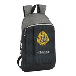 Rucsac trekking Harry PotterPrin designul pe care-l are&nbsp;rucsacul&nbsp;trekking Herry Potter&nbsp;se adreseaza preponderent baietilor care indragesc sportul Forma aerodinamica incadreaza acest rucsac in categoria rucsacurilor sport&nbsp;Doresti sa mergi la sala in parc la drumetie si ai nevoie de&nbsp;o rucsac cu care sa impresionezi Incearca si tu solutia oferita de noiul 