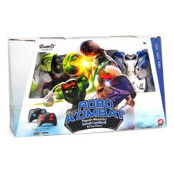 Setul Robo Kombat include doi roboti si doua radiocomenzi Dispune de doua moduri de joc Copiii pot juca atat cu prietenii pana la 4 jucatori sau se pot antrena luptand cu Inteligenta Artificiala Robotii au ochii iluminati si efecte sonore de lupta