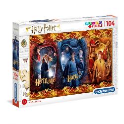Puzzle 104 piese Clementoni Harry Potter 61885Puzzle cu personajele tale favorite din Harry PotterSetul contine 1 puzzleNumar piese 1 x 104Dimensiune 485 x 335 cmVarsta recomandata 6 ani 