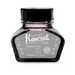 Cerneala Kaweco are doua caracteristici foarte importante uscare rapida si saturatie mare acest lucru duce la un comportament foarte bun pe orice tip de hartie si o intesitate nemaipomenita a culorilorCernelurile Kaweco sunt produse premium potrivite pentru orice stilou 