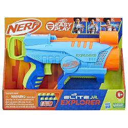 Acest blaster de jucarie Nerf Elite Jr pentru baieti si fete are un design usor de jucat astfel incat copiii sa se poata bucura de jocul captivant de sageti Nerf Blasterul Explorer este dimensionat pentru a se potrivi confortabil in mainile mici si are un design usor care este usor de tinut si de transportat de copii in interior si in aer liber Manerul blasterului are cea mai mica forta de tragere dintre toate blasterele Nerf asa ca este usor pentru copii sa se traga singuri inapoi 