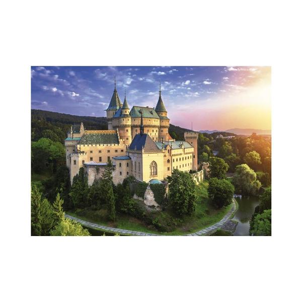 Puzzle Castelul Bojnice 500 piese - DINO TOYS Relaxati-va realizand o frumoasa imagine a unui castel desprins din povestiCastelul este unul din cele mai frumoase din Europa Centrala fiind un castel romantic cu elemente gotice si renascentiste Caracteristici- Puzzle-ul clasic este format din 500 piese ce compun o imagine de basm a Castelului Bojnice la apus de soare- Piesele sunt 