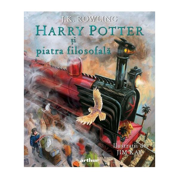 „Am fost profund emo&539;ionat&259; s&259; v&259;d ilustra&539;iile lui Jim Kay Îmi place enorm interpretarea pe care o d&259; el lumii lui Harry Potter M&259; simt onorat&259; &537;i recunosc&259;toare c&259; &537;i-a pus talentul la lucru pentru asta” JK RowlingVia&539;a lui Harry Potter se schimb&259; pentru totdeauna în ziua anivers&259;rii a unsprezece ani când uria&537;ul Rubeus Hagrid îi aduce o scrisoare &537;i  