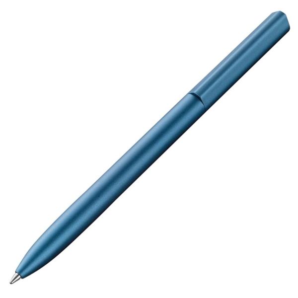 Pix Pelikan Ineo® Elements Ocean Blue in cutie metalica pentru cadouScrisul de mana este o arta iar cand oamenii incep sa acorde atentie design-ului modelelor si culorilor instrumentul de scris inceteaza sa mai fie doar un instrument de scris Ineo® a fost creat de Pelikan pentru persoanele care apreciaza un design elegant si un aspect modern potrivit pentru a-si exprima stilul personal de viata in scrisul de zi cu ziCastigator al Red Dot Design 2023 – 