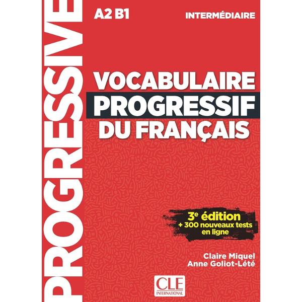 La troisième édition dun ouvrage indispensableCe qui fait le succès de cet ouvrage de VocabulaireUne organisation claire  la leçon de vocabulaire sur la page de gauche les exercices et les activités communicatives sur la page de droite25 chapitres thématiques présentant les thèmes usuels de la vie quotidienne généralement 