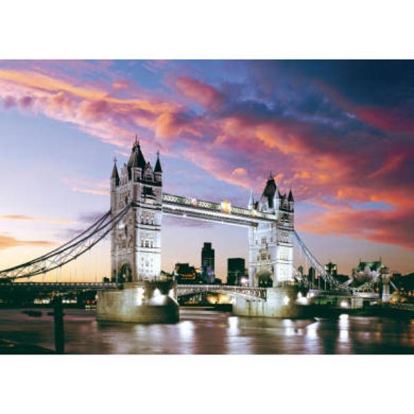 Puzzle 1000 piese Tower Bridge London Anglia Are un gad de dificultate ridicat cadoul perfect pentru pasionatii din domeniu Calitatea deosebita a pieselor si a imaginiiDimensiuni&160;puzzle 68x47 cmDimensiuni&160;cutie35x25x5 cm