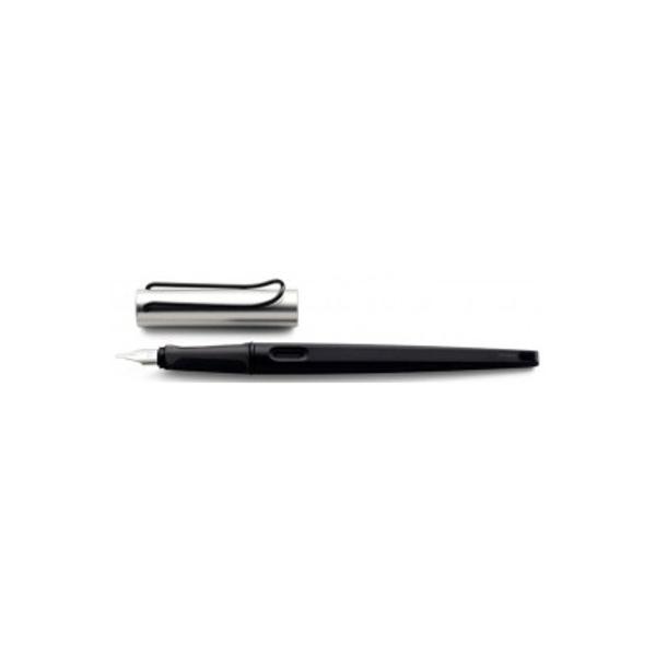 Lamy joy - un stilou caligrafic pentru o scriere deosebit de frumoasa plina de personalitate si expresivitate Usor de manevrat datorita gripului prevazut cu fante de prindereDetalii stilou caligrafic Lamy joy black plastic rezistent finisaj matt black lacquer  capac din aluminiu  penita de otel cu scriere de 11 15 sau 19 mm  patroane de cerneala Lamy T10  convertor compatibil Lamy Z28  nu 