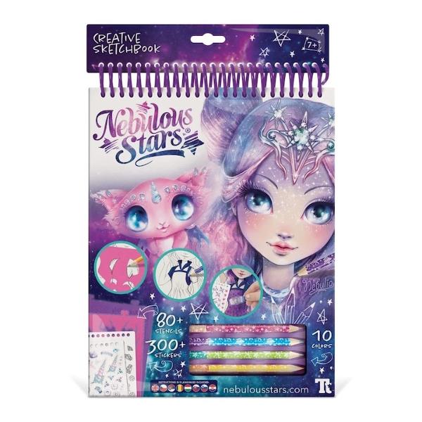 Descopera cartea de desene creative Nebulous Stars cu personajul Nebulia Pachetul include 35 de pagini de schite peste 300 de stickere 5 creioane colorate si multe altele pentru a inspira orice tanar artistAducand un amestec perfect de arta si magie Cartea de Desene Creative Nebulous Stars cu Nebulia este conceputa pentru a stimula imaginatia copiilor Acest set complet include35 de pagini de schite Fiecare pagina 