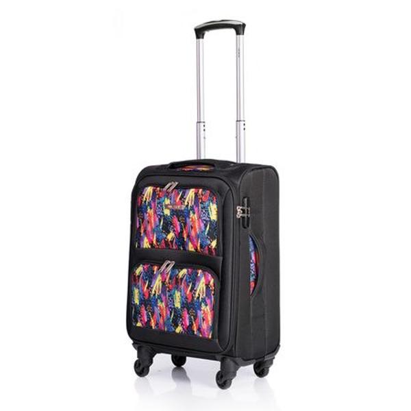 Troler Cocktail Lamonza 55 cm negru cu maner lateral buretat pentru toate dimensiunile care permite o manevrare usoara a trolerului Sistem de inchidere cu cifru pozitionat in partea laterala a troleruluiSpecificatiiTroler cu 4 roti care se deplaseaza cu usurinta in orice directie;Doua buzunare frontale cu fermoar;Maner superioar rezistent;Picioruse de protectie in partea opusa manerului lateral care protejeaza 