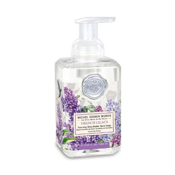 S&259;punul spumant pentru mâini French Lilacs de la Michel Design Works ofer&259; o experien&539;&259; de cur&259;&539;are delicat&259; &537;i hidratant&259; datorit&259; ingredientelor premium precum untul de shea &537;i aloe veraParfumul sau iti va lasa mainile inmiresmate cu arome de flori de liliac cu accente subtile de flori albe Flaconul generos de 530 ml este atât practic cât &537;i estetic potrivindu-se perfect în orice 