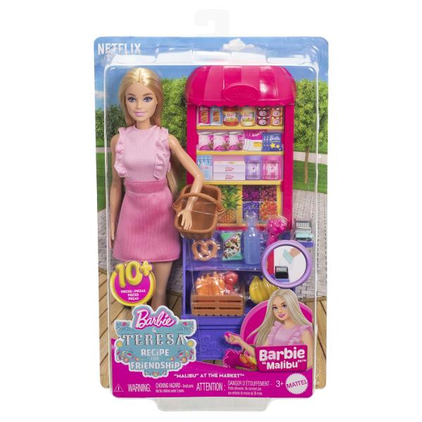 Barbie Malibu Papusa Barbie La Market MTJCT05 Copiii preiau lista de cumparaturi cand se alatura lui Barbie &39Malibu&39 pentru o excursie la piata Acest set de joaca include o papusa de moda un stand de piata si 11 accesorii tematice Inspirat de filmul Barbie si Teresa Retete pentru Prietenie acest set Malibu la Piata include un stand de produse alimentare cu un design colorat si 2 rafturi pentru expunerea produselor Piese de mancare si bautura precum un ciorchine de banane un ciorchine de morcovi mere chipsuri si un