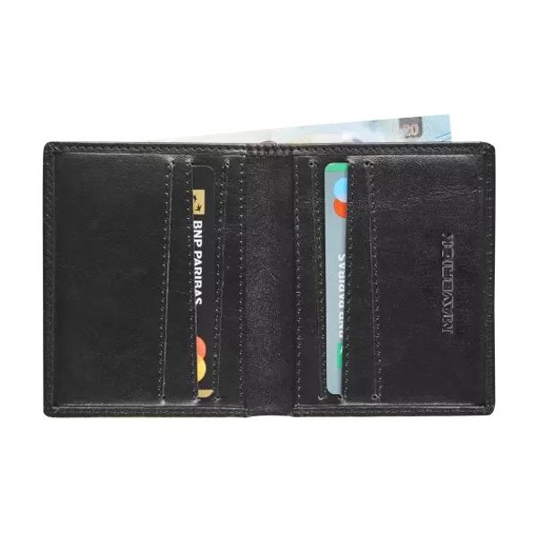 Colectia ALL BLACK este confectionat&259; din piele de vac&259; integral&259; t&259;b&259;cit&259; vegetal într-un negru intens de noapte Cu o str&259;lucire natural&259; &536;i totu&537;i plin&259; de stil &537;i atitudinePortofel compact &537;i practic Cu un compartiment pentru bancnote &537;i suficient spa&539;iu 